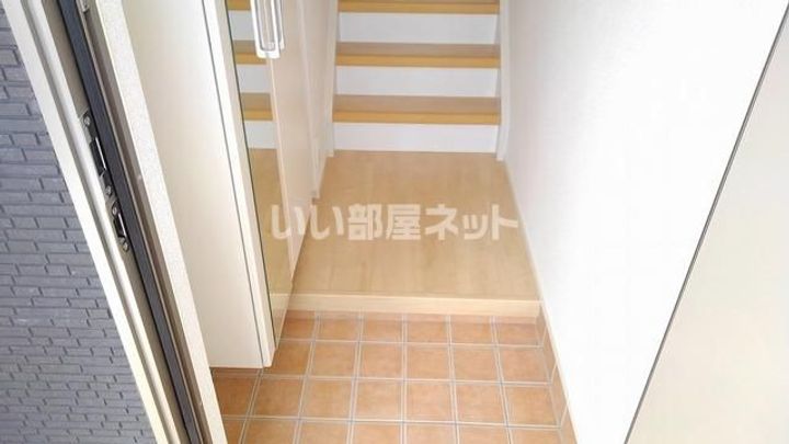 兵庫県伊丹市東野7(アパート)の賃貸物件の玄関