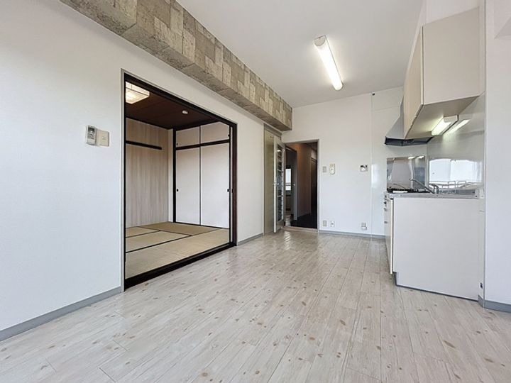 マンション栂森の居間