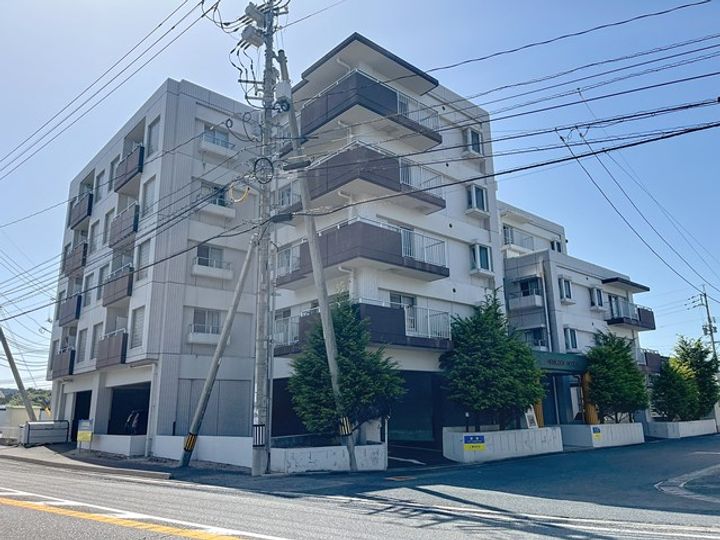 マンション栂森の外観