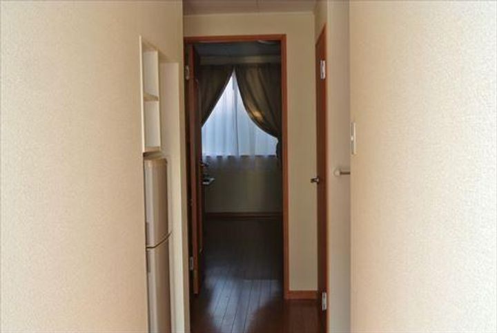 レオパレスリバーポートの玄関