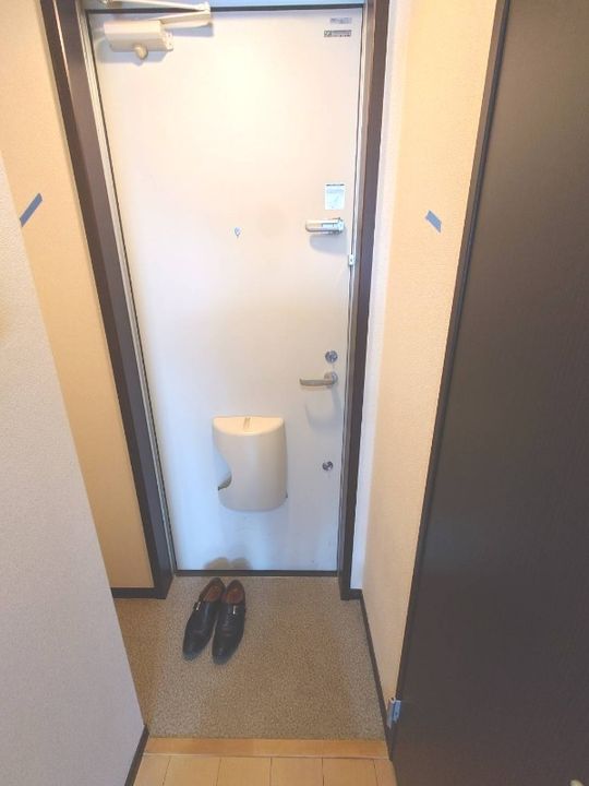 大阪府堺市西区鳳東町7(アパート)の賃貸物件の玄関