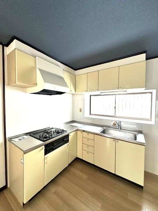 福岡県北九州市若松区小石本村町(一戸建)の賃貸物件のキッチン