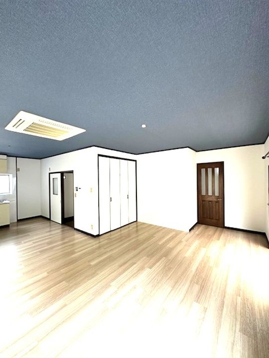 福岡県北九州市若松区小石本村町(一戸建)の賃貸物件の居間