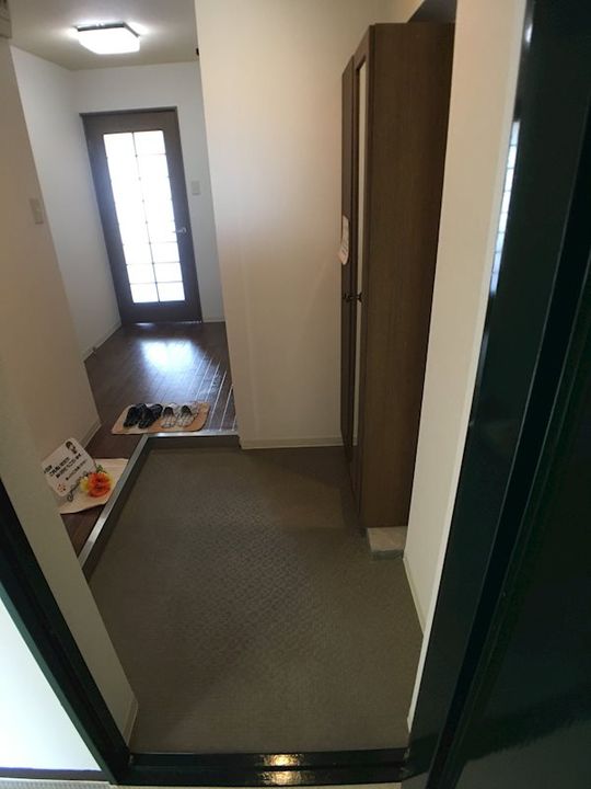 平井ハイツの玄関