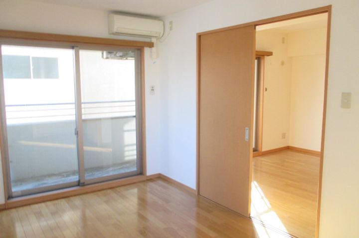 グレース萩野町の居間