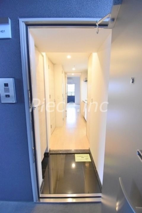 レジュールアッシュ ザパークフロントの玄関