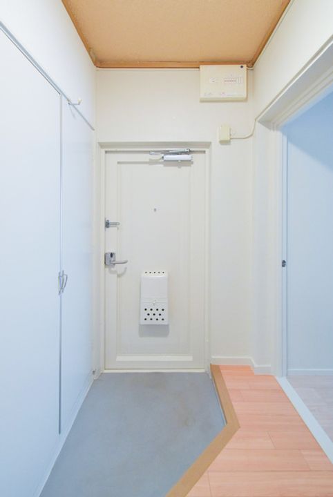 UR男山の玄関