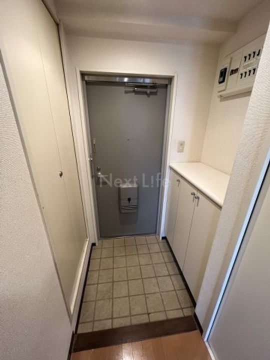 ダイアパレスグランデージ大倉山弐番館の玄関