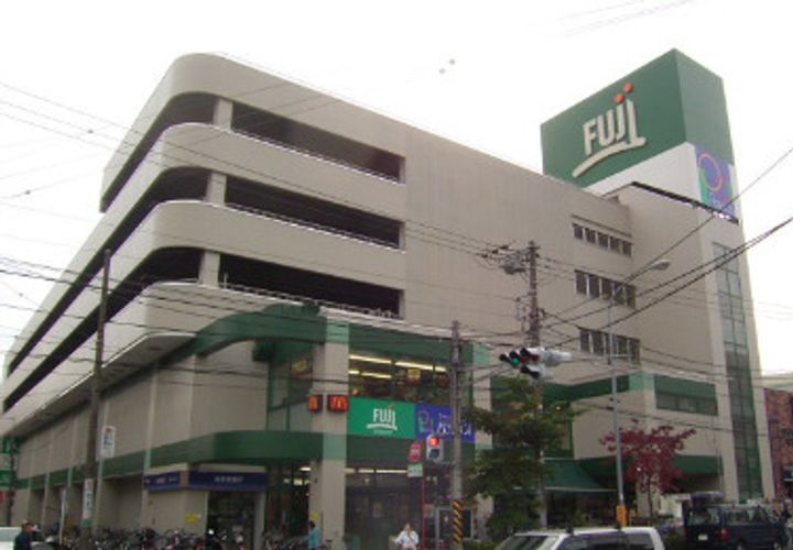 カントリー西横浜の周辺