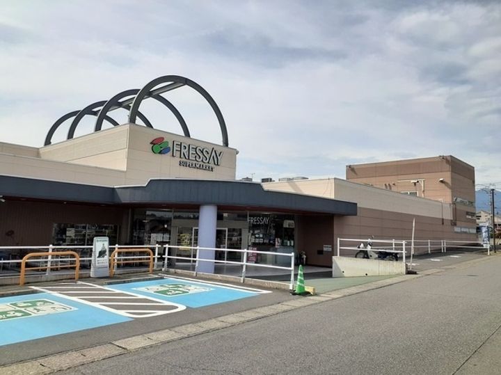 クレシェンテAの周辺