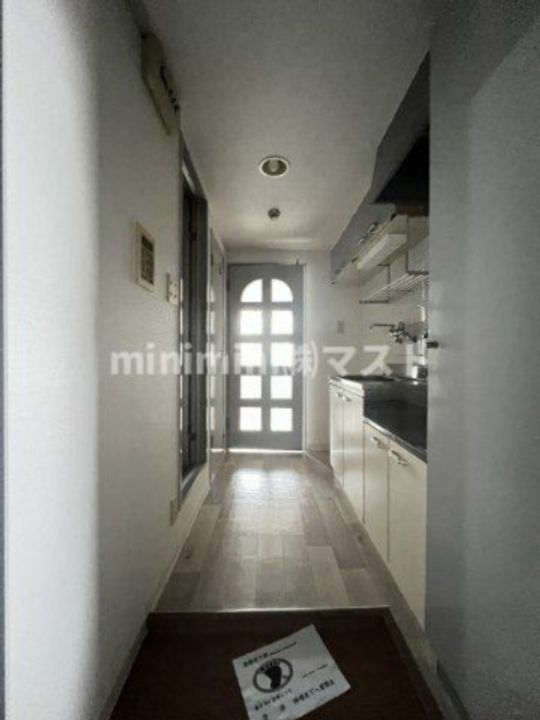 アベニュー岸里の玄関