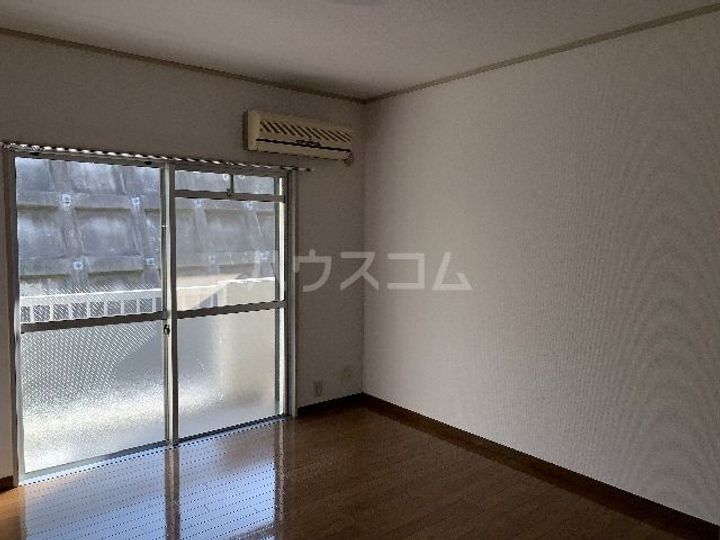 シャルム三の丸の居間