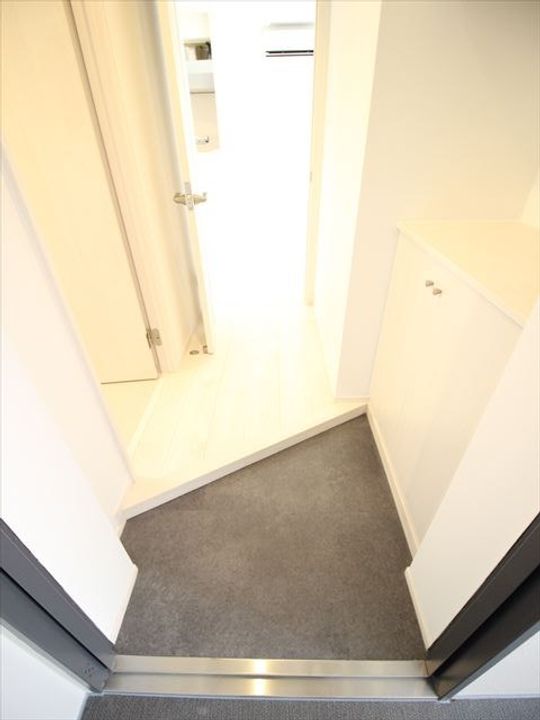 東京都新宿区揚場町(マンション)の賃貸物件の玄関