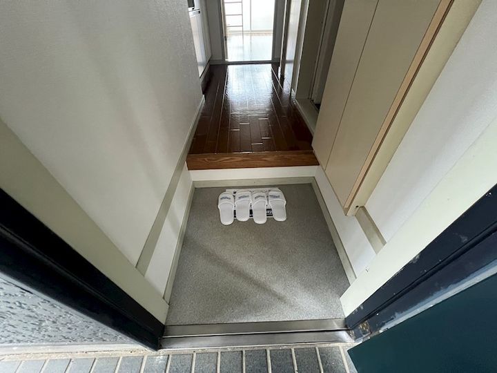 レオパレスブランカの玄関