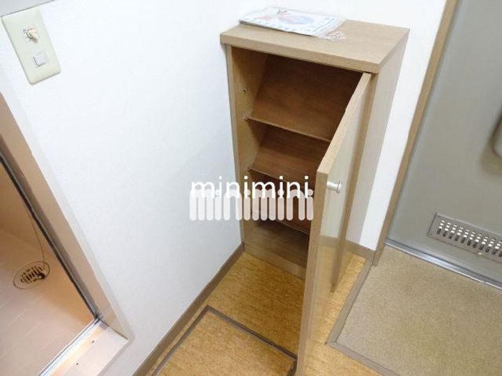 東京都杉並区和田3(アパート)の賃貸物件の玄関