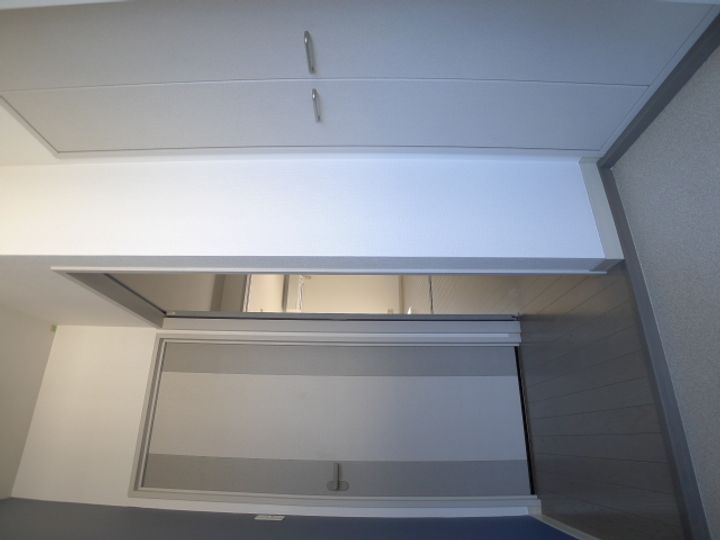 ヒルトップ志朋B棟の玄関