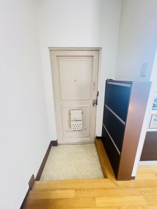 スカイライト安浦IAの玄関