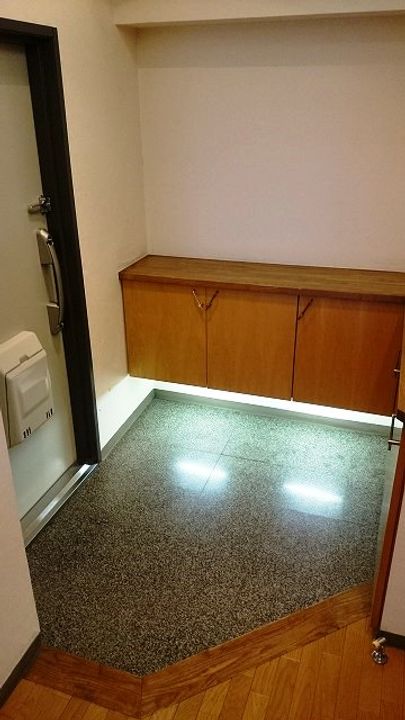 市ヶ尾プラーザビルの玄関