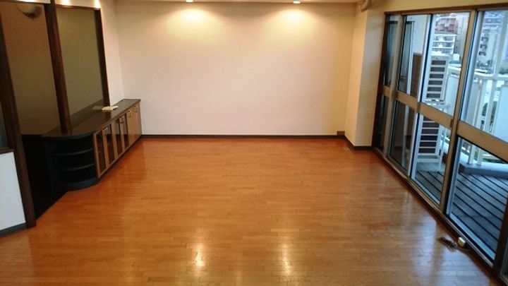 市ヶ尾プラーザビルの居間