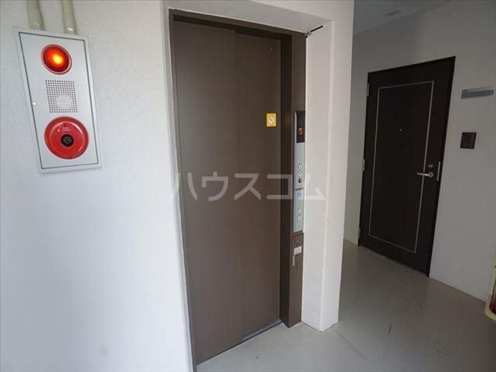 アルコリバーサイドの玄関