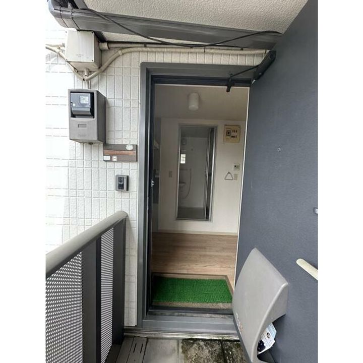 神奈川県厚木市泉町(アパート)の賃貸物件の玄関