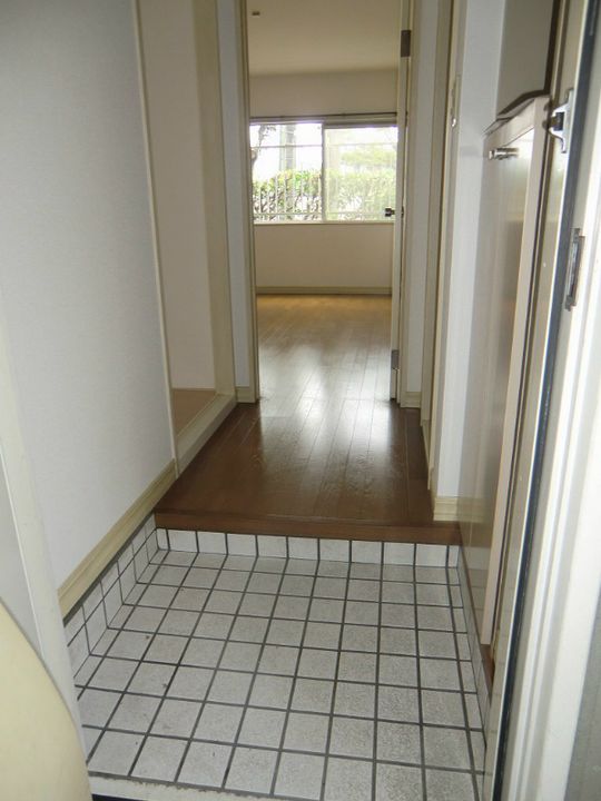 ラフォーレ原田Aの玄関