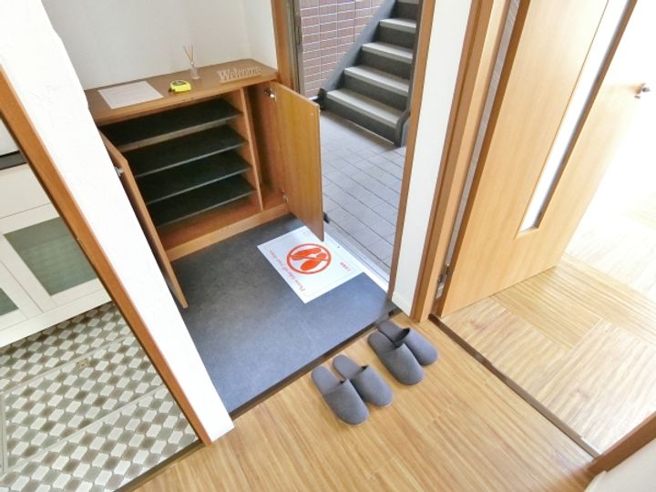 セレニティ グレイス C棟の玄関