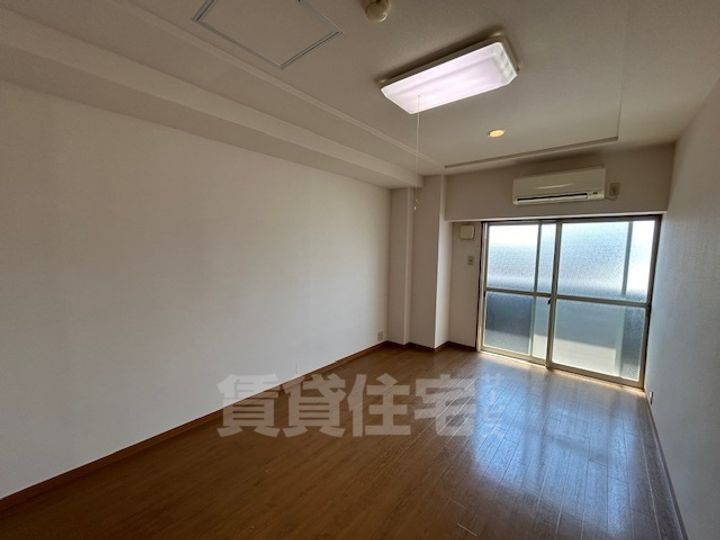 葛城マンションの居間