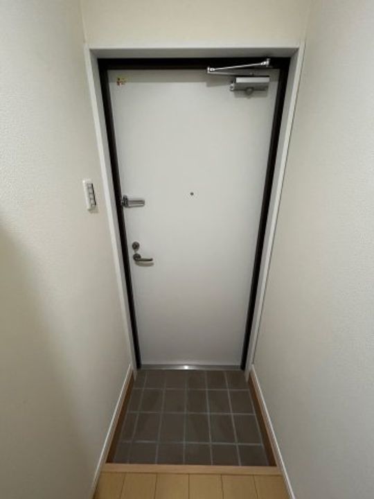 千葉県千葉市中央区中央4(マンション)の賃貸物件の玄関