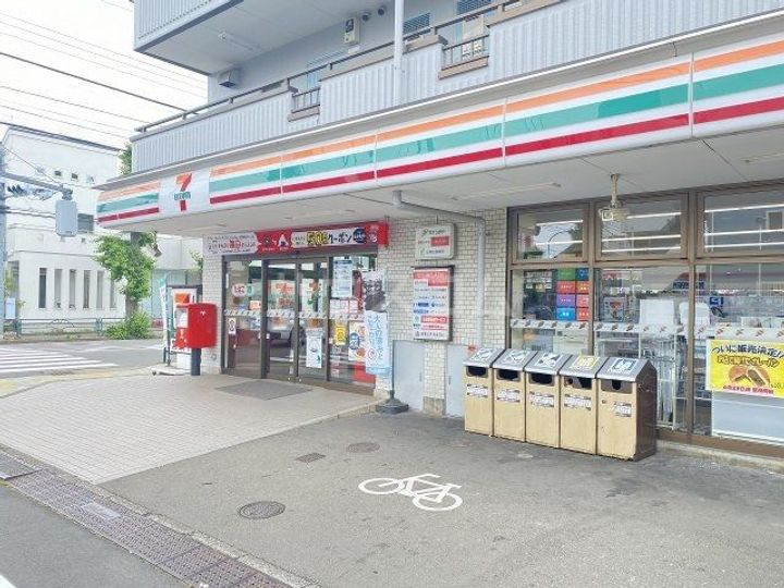 アンプルールフェールK-1の周辺