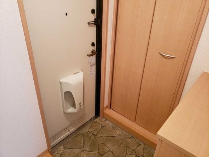 グランソシエ Bの玄関