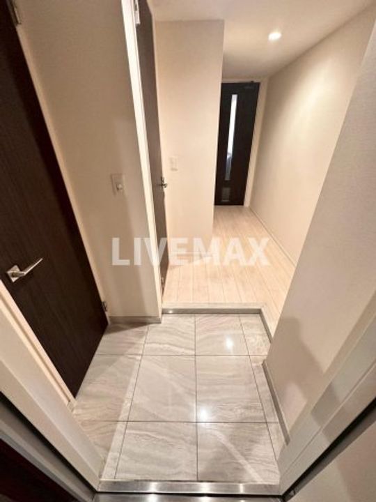 ロイジェントパークス千葉中央の玄関