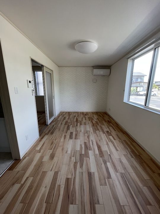 新潟県長岡市曲新町2(アパート)の賃貸物件の居間