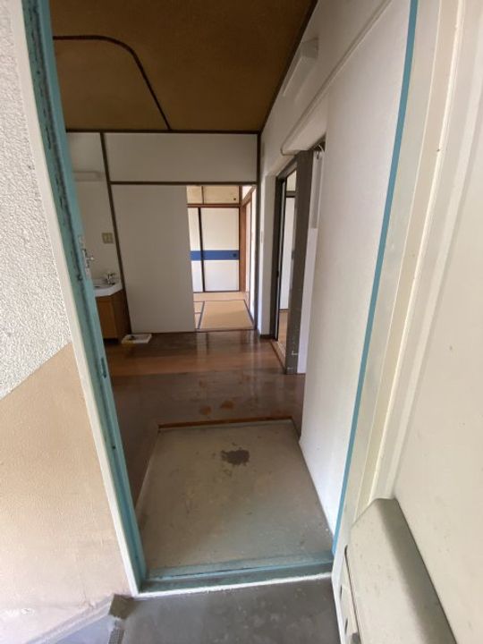 下川原団地6号棟の玄関