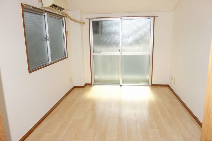 ポラリス城山の居間