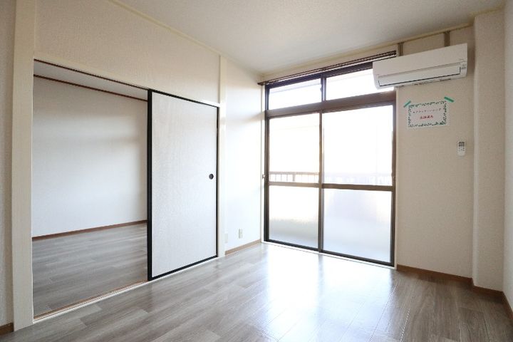 岡山県倉敷市沖新町の賃貸アパートの居間