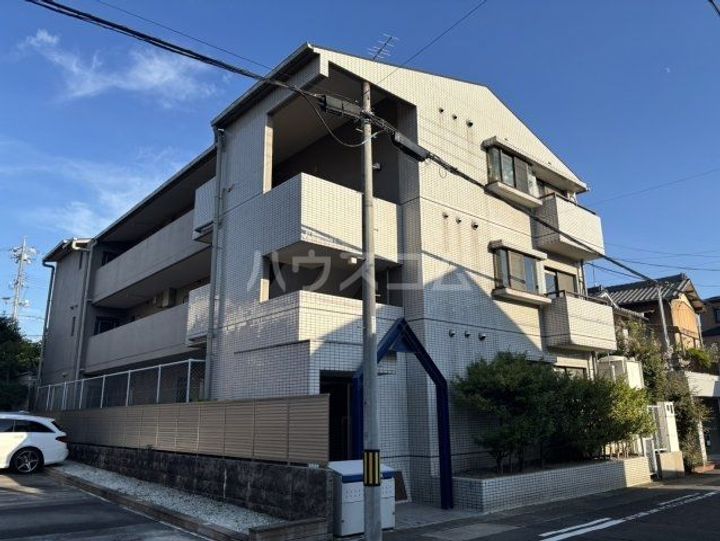 エクセリーヌ植田西の外観