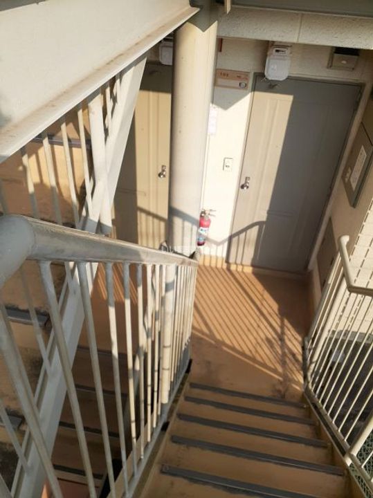 コーポ岡部緑ヶ丘の玄関