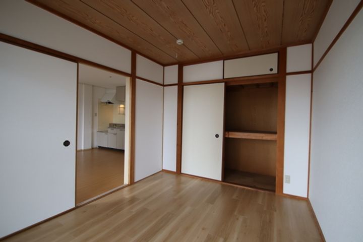 虫明第二マンションの内装