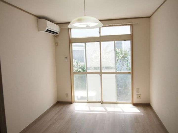 レインボー石川台の居間