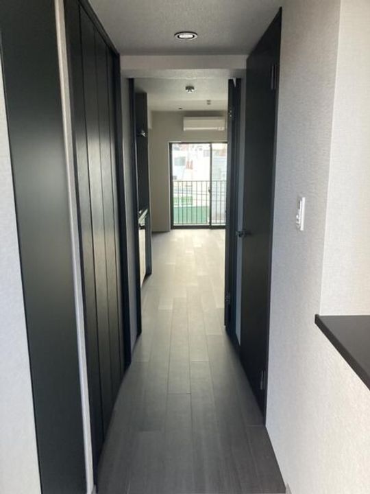 東京都文京区本駒込5の賃貸マンションの玄関