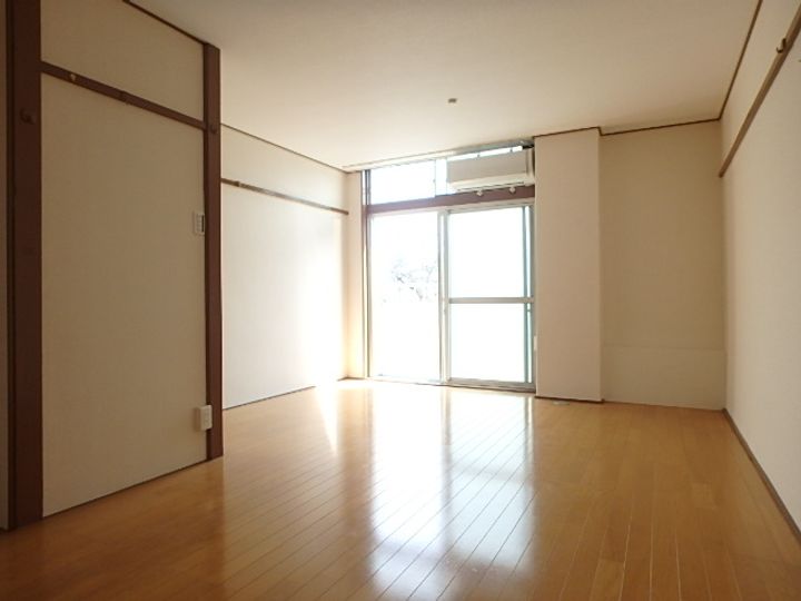 石田ビルの居間