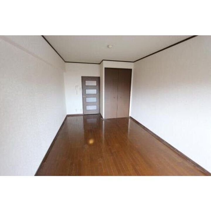 第3いわきビルディングの居間