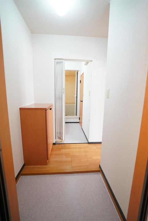 レピュート双月 Cの玄関