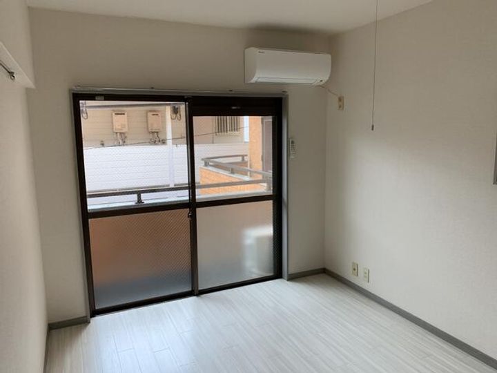 プレンディ稲田堤01の居間