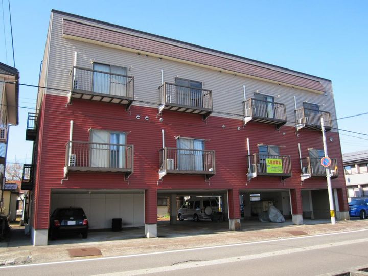 新潟県上越市中通町(アパート)の賃貸物件の外観