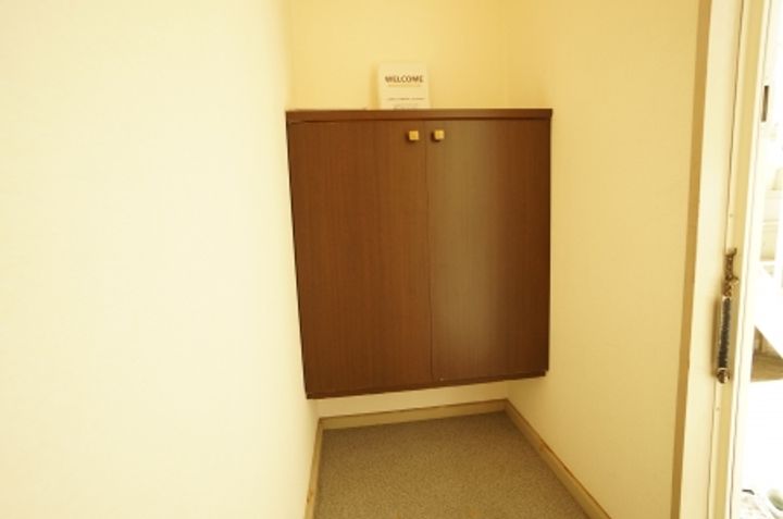 近江ロイヤルハイツ A202の玄関