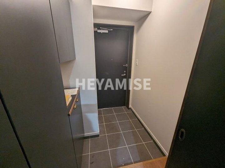 APARTMENTS CODE ISAHAYAの玄関