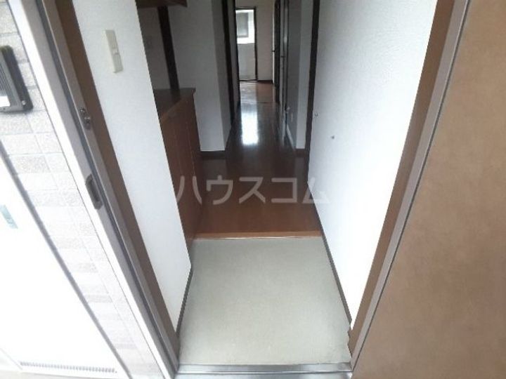 トライアーバンめじろ台の玄関