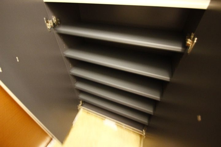 フォースアベニューの玄関